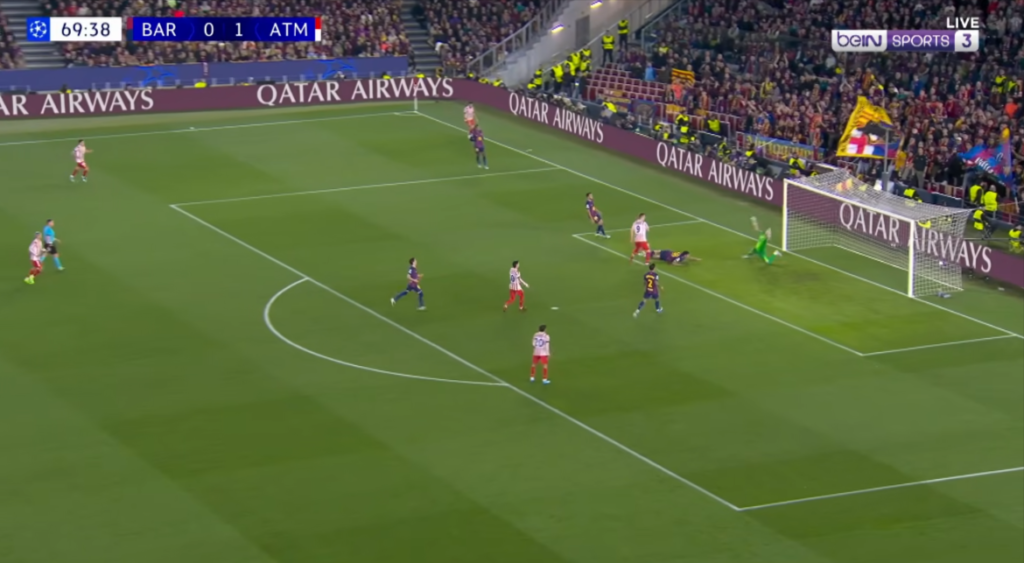 Momen krusial saat Atlético Madrid menghantam FC Barcelona di jantung Camp Nou! Serangan cepat berujung gol yang membuat publik tuan rumah terdiam—pertahanan Barca runtuh, dan Atletico tampil tanpa ampun!