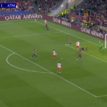 Momen krusial saat Atlético Madrid menghantam FC Barcelona di jantung Camp Nou! Serangan cepat berujung gol yang membuat publik tuan rumah terdiam—pertahanan Barca runtuh, dan Atletico tampil tanpa ampun!