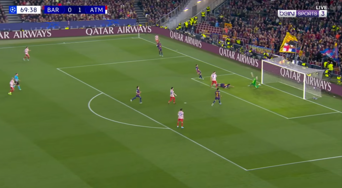 Momen krusial saat Atlético Madrid menghantam FC Barcelona di jantung Camp Nou! Serangan cepat berujung gol yang membuat publik tuan rumah terdiam—pertahanan Barca runtuh, dan Atletico tampil tanpa ampun!