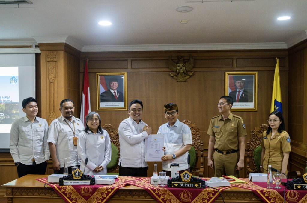 Bupati Wayan Adi Arnawa saat entry meeting BPK atas LKPD Kabupaten Badung TA 2025, di Ruang Pertemuan Kriya Gosana, Puspem Badung, Senin (6/4).