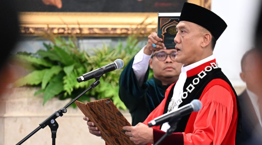 Pengucapan sumpah Liliek Prisbawono Adi sebagai Hakim Konstitusi dihadapan Presiden Prabowo Subianto di Istana Negara, Jakarta, pada Jumat, 10 April 2026.