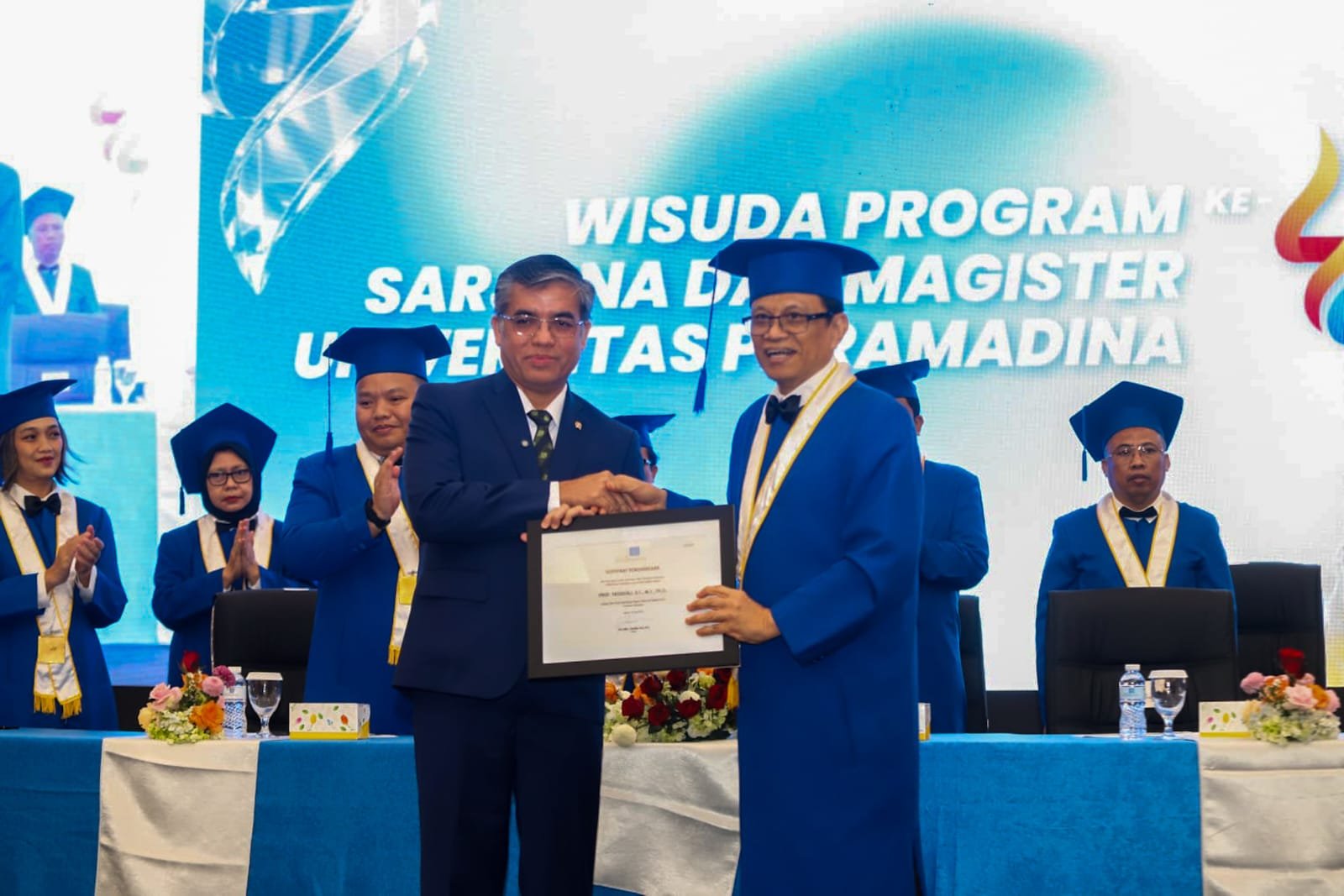 Menaker Yasierli saat memberikan Orasi Ilmiah dalam acara Wisuda Program Sarjana dan Magister Universitas Paramadina, di Jakarta, Sabtu (25/4/2026).
