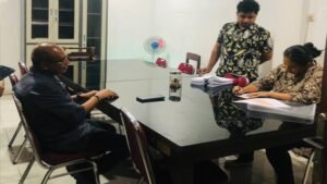 Kepala Dinas Lingkungan Hidup dan Persampahan (DLHP), Apries Benel Gaspersz sedang mendaftar diri sebagai calon Sekretaris Kota Ambon.