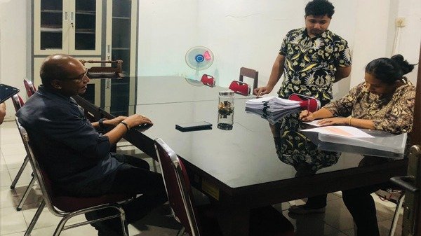 Kepala Dinas Lingkungan Hidup dan Persampahan (DLHP), Apries Benel Gaspersz sedang mendaftar diri sebagai calon Sekretaris Kota Ambon.