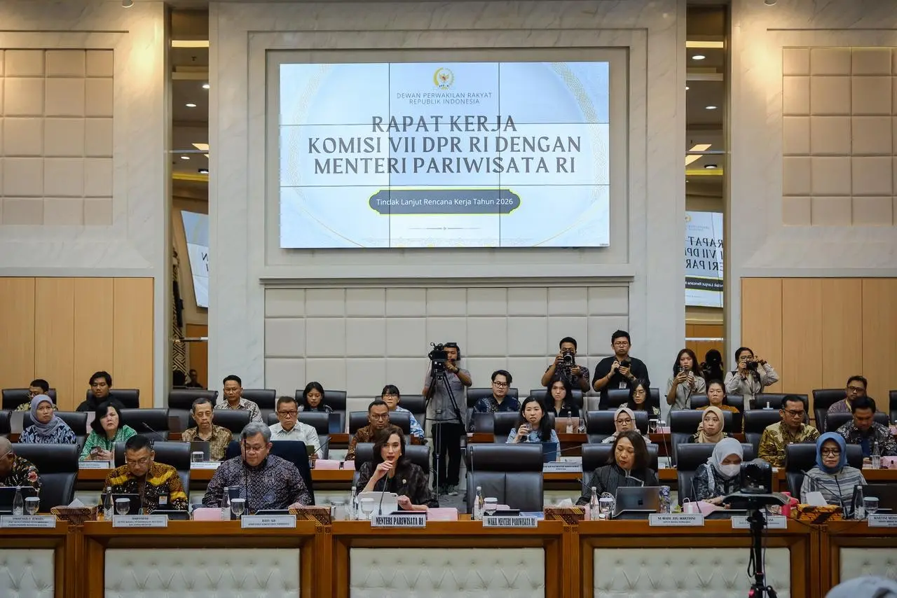 Menteri Pariwisata Widiyanti Putri Wardhana menyampaikan rencana kerja Kementerian Pariwisata tahun 2026 dalam Rapat Kerja bersama Komisi VII DPR RI, Rabu (1/4/2026).