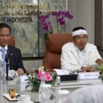 Menteri Lingkungan Hidup/Kepala BPLH, Hanif Faisol Nurofiq bersama Giubernur Jawa Barat, Dedi Mulyadi. (Foto: Biro Humas KLH/BPLH)