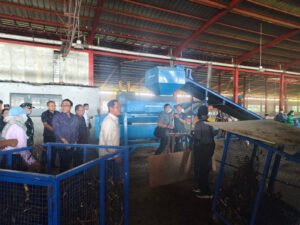 Menteri LH/Kepala BPLH, Hanif Faisol Nurofiq saat melakukan kunjungan kerja ke Bali