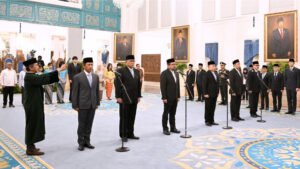 Presiden Prabowo Subianto secara resmi melantik pejabat negara/pemerintah di Istana Negara, Jakarta, pada Senin, 27 April 2026.