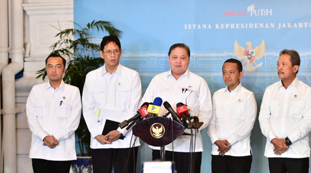 Menteri Koordinator Bidang Perekonomian Airlangga Hartarto tegaskan pertumbuhan ekonomi nasional pada kuartal pertama tahun 2026 tetap terjaga kuat dan stabil di tengah dinamika global dalam keterangannya keterangannya kepada awak media di Kompleks Istana Kepresidenan Jakarta, pada Rabu, 8 April 2026.