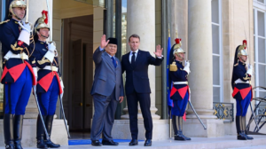 Presiden Republik Indonesia Prabowo Subianto bertemu Presiden Republik Prancis Emmanuel Macron di Istana Élysée, Paris, pada Selasa, 14 April 2026.