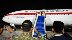 Presiden Republik Indonesia Prabowo Subianto bertolak menuju Moskow, Federasi Rusia, melalui Pangkalan TNI AU Halim Perdanakusuma, Jakarta, sekitar pukul 23.10 WIB, pada Minggu malam, 12 April 2026.