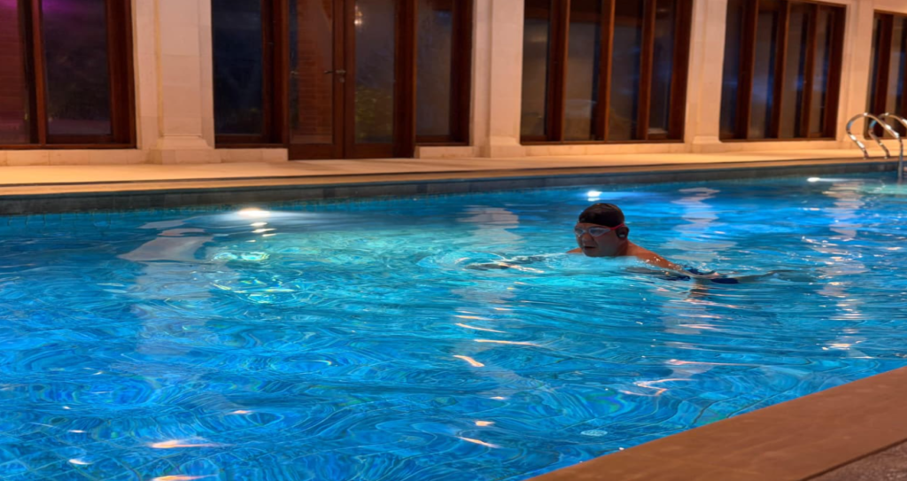 Presiden Prabowo Subianto memulai aktivitasnya pada Sabtu pagi, 18 April 2026, dengan menjalankan rutinitas olahraga di kediaman pribadinya di Hambalang, Jawa Barat.