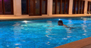 Presiden Prabowo Subianto memulai aktivitasnya pada Sabtu pagi, 18 April 2026, dengan menjalankan rutinitas olahraga di kediaman pribadinya di Hambalang, Jawa Barat.