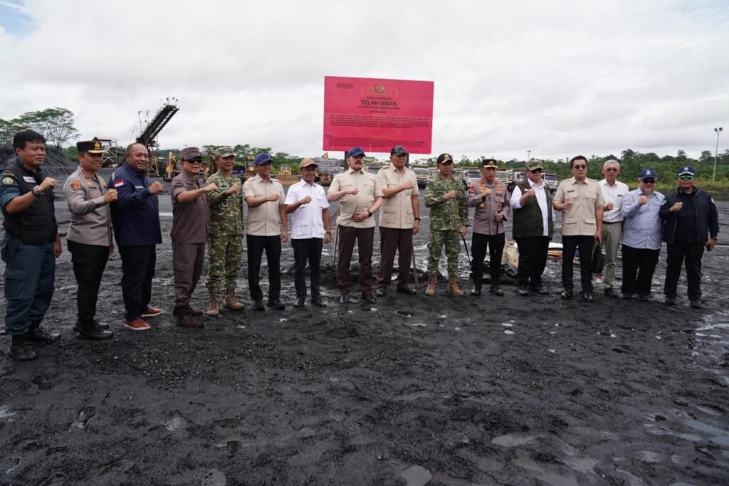Satuan Tugas Penertiban Kawasan Hutan (Satgas PKH) meninjau langsung lokasi penegakan hukum di Kabupaten Murung Raya, Kalimantan Tengah, Selasa (7/4/2026).