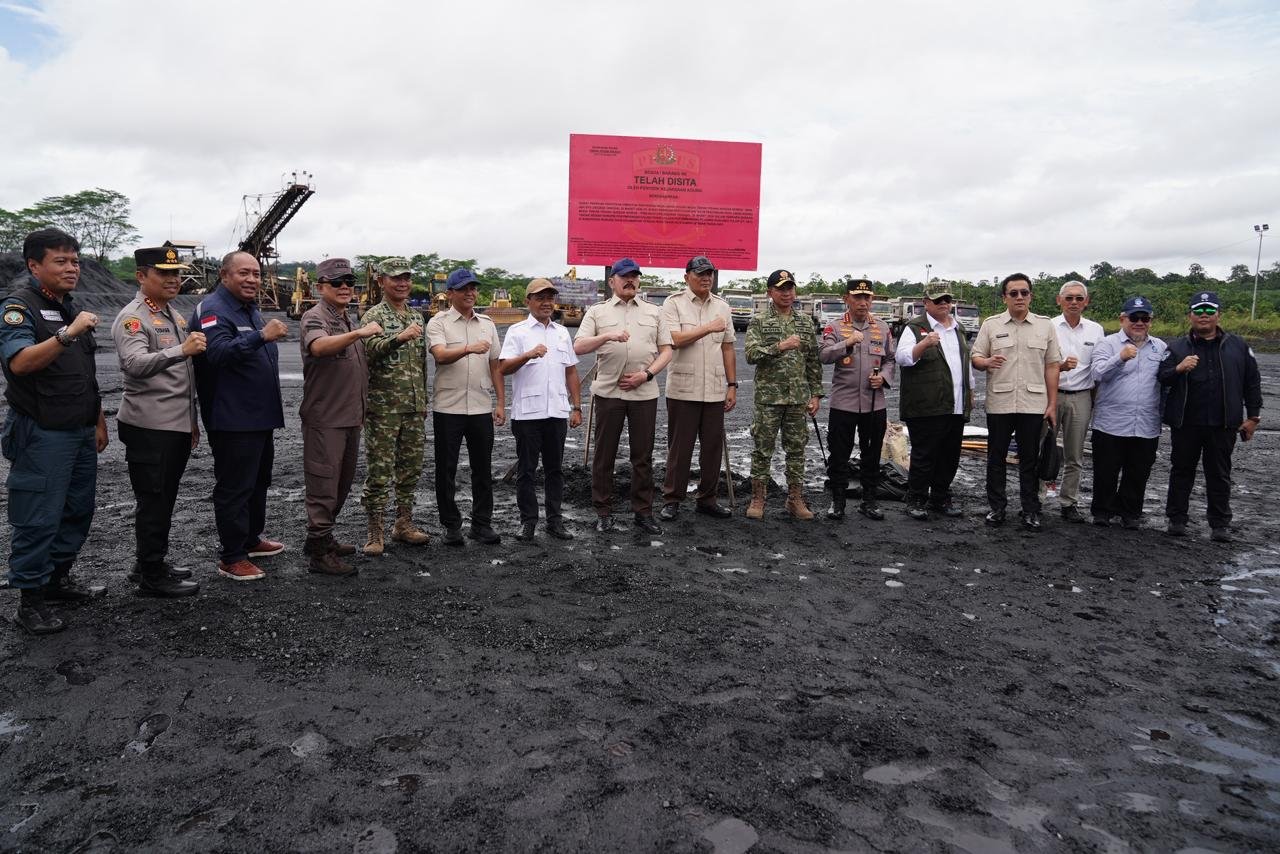 Satuan Tugas Penertiban Kawasan Hutan (Satgas PKH) meninjau langsung lokasi penegakan hukum di Kabupaten Murung Raya, Kalimantan Tengah, Selasa (7/4/2026).