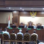 Jaksa Penuntut Umum (JPU) membacakan tuntutan terhadap lima terdakwa dalam perkara dugaan tindak pidana korupsi tata kelola Pertamina periode 2019–2023