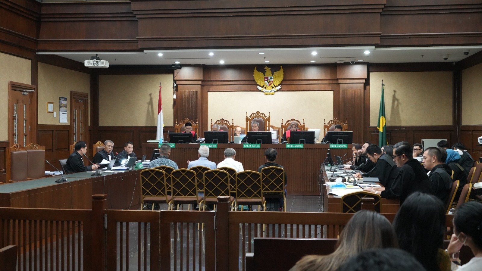 Sidang dugaan korupsi tata kelola perusahaan periode 2019–2023 yang digelar di Pengadilan Tindak Pidana Korupsi pada Pengadilan Negeri Jakarta Pusat, Selasa (14/4).