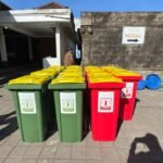 ITDC Salurkan Bantuan Tong Sampah di Pura Agung Besakih