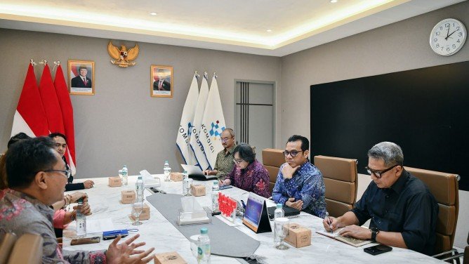 Wamenkomdigi: Pengembangan AI di Indonesia Harus Berbasis Nilai Pancasila