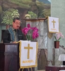 Gubernur Maluku, Hendrik Lewerissa saat memberikan sambutan pada acara peletakan batu penjuru pembangunan gedung Pastori I Jemaat GPM Imanuel, Karang Panjang, Ambon.