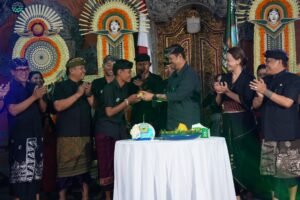 Wabup Bagus Alit Sucipta saat menghadiri perayaan Hari Ulang Tahun ST. Kusuma Mekar Ke-48 di Banjar Gulingan, Desa Adat Tegal, Darmasaba, Rabu (20/5).