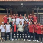 Bupati Wayan Adi Arnawa resmi melepas tim sepak bola PS Badung untuk berlaga dalam kompetisi Liga 4 Nasional di Rumah Jabatan Bupati Badung, Rabu (27/5).
