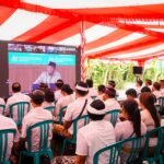 Bupati Wayan Adi Arnawa saat mendampingi Gubernur Bali Wayan Koster menghadiri Peresmian Operasionalisasi 1.061 Koperasi Desa Kelurahan Merah Putih secara virtual dari KDKMP Desa Sembung, Kecamatan Mengwi, Sabtu (16/5).