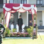 Sekda Surya Suamba menjadi Inspektur Upacara saat Upacara Peringatan Hari Kebangkitan Nasional Ke-118 di Lapangan Mangupraja Mandala, Puspem Badung, Rabu (20/5).