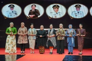 Nyonya Rasniathi Adi Arnawa meraih penghargaan kategori Women Social Impact dalam ajang bergengsi Women's Inspiration Award 2026 di iNews Tower, Jakarta, Kamis (30/4)