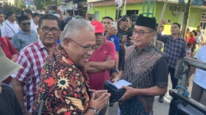 Calvin Tetelepta, berbagi hewan kurban kepada masyarakat di Kota Ambon.