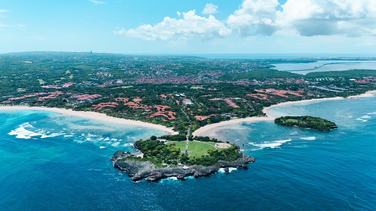 Indonesia atau InJourney Tourism Development Corporation (ITDC) memperkuat komitmen pengembangan pariwisata berkelanjutan melalui optimalisasi Ruang Terbuka Hijau (RTH) di kawasan The Nusa Dua dan The Mandalika