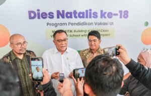 Menteri Lingkungan Hidup/Kepala Badan Pengendalian Lingkungan Hidup, Moh Jumhur Hidayat usai menyampaikan Orasi Ilmiah Program Vokasi Universitas Indonesia dalam rangka Dies Natalis ke-18 Pendidikan Vokasi UI di Depok, Senin (18/5/2026).