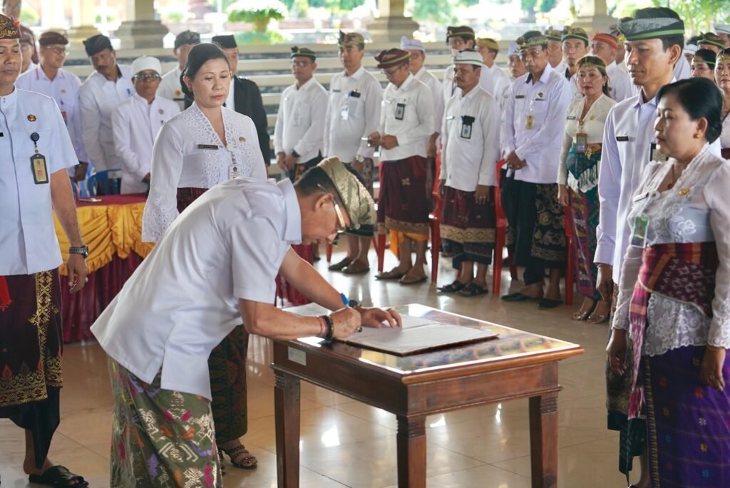 Pelantikan yang digelar di Balai Budaya Ida Dewa Agung Istri Kanya ini menjadi langkah lanjutan untuk mendorong peningkatan kinerja aparatur sipil negara (ASN).