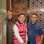 Kejaksaan Agung menetapkan SDT selaku Komisaris sekaligus Beneficial Owner PT QSS sebagai tersangka dalam kasus dugaan korupsi terkait penyimpangan tata kelola izin usaha pertambangan (IUP) dan IUP Operasi Produksi (IUP-OP) di Kalimantan Barat periode 2017 hingga 2025.