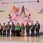 Wakil Menteri Pariwisata Ni Luh Puspa (tengah) Wakil Menteri UMKM Helvi Yuni Moraza, Kepala Dinas Pariwisata Provinsi Bali I Wayan Sumarajaya, Group CEO BRI Hery Gunardi, dan Co-Founder sekaligus Managing Director Bali Wellness and Beauty Expo 2026 Dr. Diah Permana saat pembukaan Bali Wellness and Beauty Expo 2026 di Bali Beach Convention Center, Denpasar, Jumat (5/6/2026). (Foto: M-011)