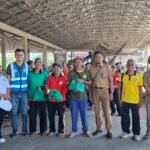 Menyambut Hari Raya Galungan dan Kuningan, Bali Waste Cycle (BWC) menyalurkan bantuan paket sembako kepada para pekerja di TOSS Center Desa Karangdadi, Kusamba, Kabupaten Klungkung, Senin (15/6/2026).