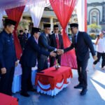 Wabup Bagus Alit Sucipta saat memimpin Apel Peringatan Hari Lahir Pancasila Tahun 2026 di Lapangan Mangupraja Mandala, Puspem Badung, Senin (1/6).
