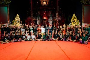 Bupati Wayan Adi Arnawa dan Wabup Bagus Alit Sucipta menyaksikan penampilan Duta Kabupaten Badung dalam Lomba Baleganjur Remaja di Panggung Terbuka Ardha Candra, Art Center, Denpasar, Kamis (18/6).