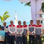 Sekda Surya Suamba saat menghadiri acara peluncuran kapal pengelolaan sampah “Kapal Trash Skimmer” dan penyerahan seragam sekolah kepada sejumlah siswa SD di The Patra Bali Resort, Kuta, Rabu (10/6).