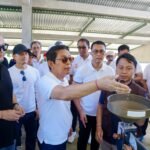 Bupati Badung I Wayan Adi Arnawa bersama Wakil Bupati Badung Bagus Alit Sucipta saat berada di kawasan Badung Agro Techno Park (ATP) di Banjar Belok, Desa Belok Sidan, Kecamatan Petang, Jumat (19/6).