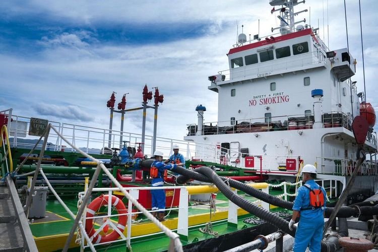 Kapal pengangkut bahan bakar minyak (BBM) milik PT Pertamina (Persero) akhirnya berhasil sandar di pelabuhan MBD.