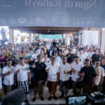 Bupati Wayan Adi Arnawa hadir meninjau kegiatan pasar murah bersubsidi di Banjar Adat Penyarikan, Kelurahan Benoa, Kecamatan Kuta Selatan, Sabtu (13/6).
