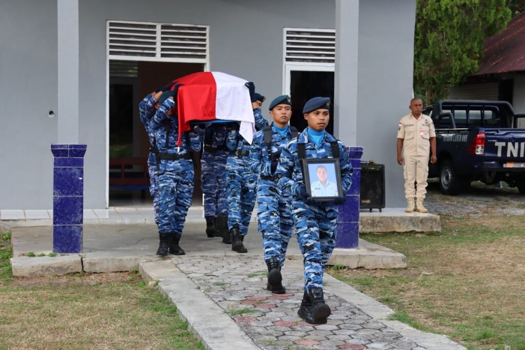 Prajurit TNI AU Gugur Saat Selamatkan Pelajar yang Terseret Arus di Maluku Tenggara.