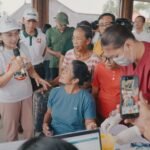 Ketua K3S Kabupaten Badung, Nyonya Rasniathi Adi Arnawa hadir kegiatan Safari Kesehatan Badung Peduli di Wantilan Serba Guna Banjar Tengah, Desa Gulingan, Kecamatan Mengwi, Sabtu (13/6).