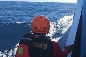 Tim Basarnas terus melakukan pencarian di lokasi kejadian dan sekitarnya.