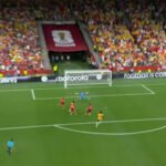 Pemain timnas Australia Nestory Irankunda sukses membobol gawang Turki setelah mendapat umpan bola dari Paul Okon-Engstler dalam laga di group D Piala Dunia 2026. (Foto: Tangakapan layar kanal Youtube TVRI Nasional)