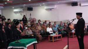 Walikota Ambon, Drs. Bodewin M Wattimena, M.Si. melantik 59 Kepala Sekolah baru.