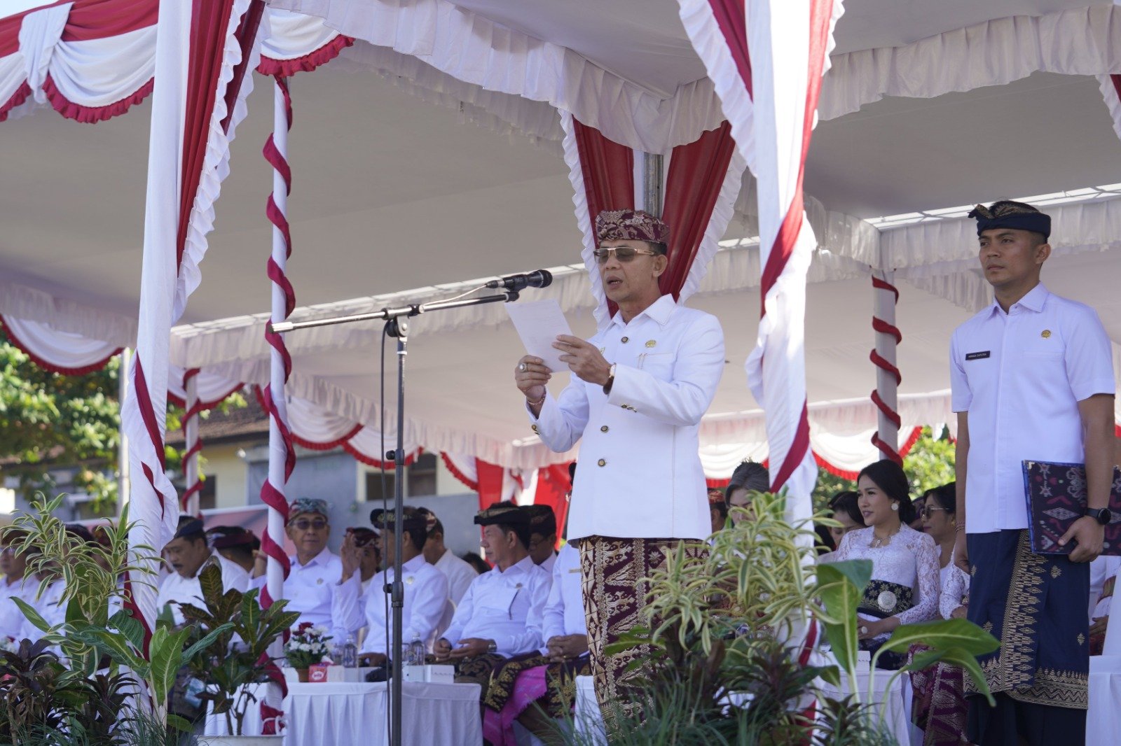 Bupati Klungkung, I Made Satria, menjadi inspektur upacara Peringatan Hari Lahir Pancasila 2026 di Alun-alun Ida Dewa Agung Jambe, Senin (1/6/2026).