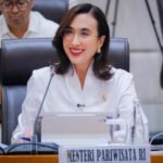 Menteri Pariwisata, Widiyanti Putri Wardhana saat memaparkan Rencana Kerja Pemerintah (RKP) dan Rencana Kerja dan Anggaran (RKA) Tahun 2027 dalam Rapat Kerja bersama Komisi VII DPR RI di Jakarta, Rabu (17/6).
