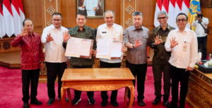 Penandatanganan Perjanjian Kerja Sama (PKS) pemanfaatan sebagian lahan Hak Pengelolaan Lahan (HPL) Pelabuhan Benoa untuk pembangunan fasilitas Pengolahan Sampah Menjadi Energi Listrik (PSEL) antara Pemerintah Kota Denpasar dan PT Pelabuhan Indonesia (Persero) Regional 3 di Gedung Kertha Sabha, Jaya Sabha, Denpasar, Rabu (10/6/2026).